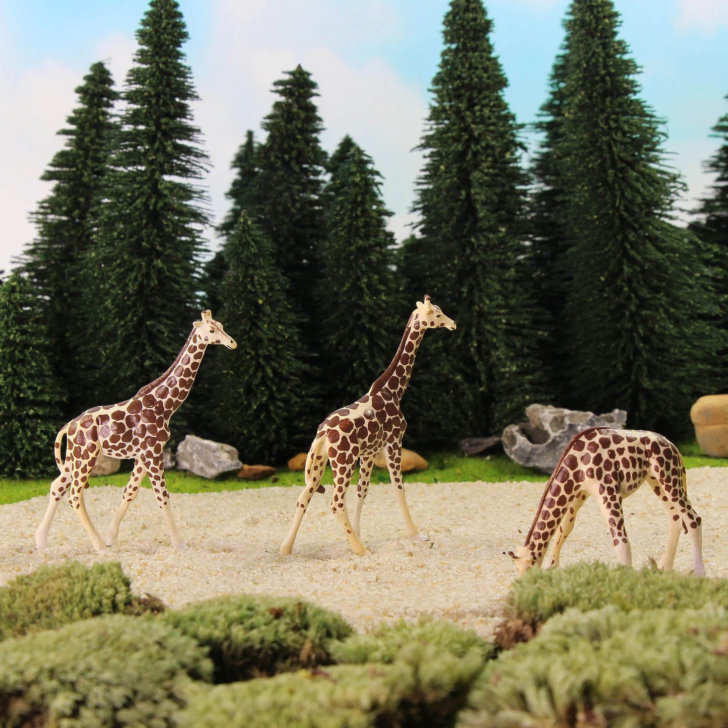 Evemodel Animals 8pcs Model Trains HO Scale 1:87 Giraffe PVC Painted Model Giraffes Zoo Layout Wild Scene AN8712