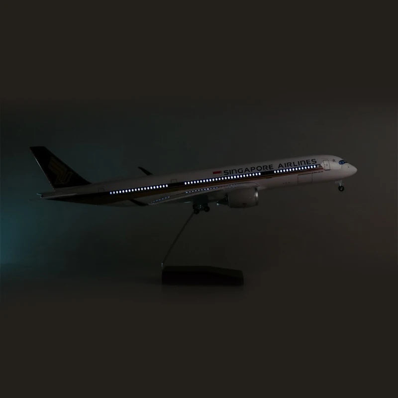 47cm Resin Diecast 1/150 Scale Singapore Airlines Airbus A350 Airplane Model Plane With LED Light & Wheel Aircraft