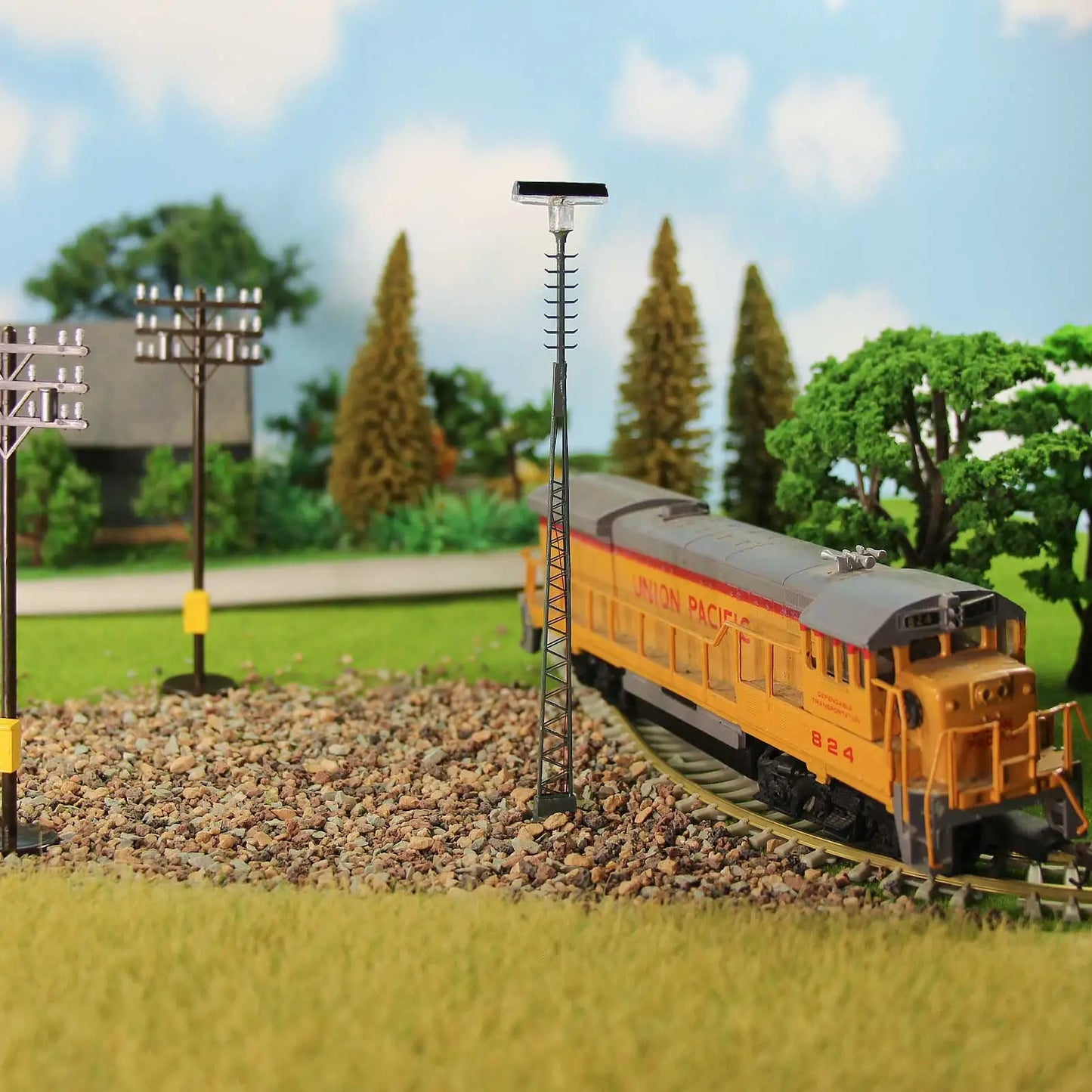 Evemodel LQS64HO 3pcs Model Railway Lattice Mast HO Scale Lamp Track Light Bright White Layout 1:87 14.3cm