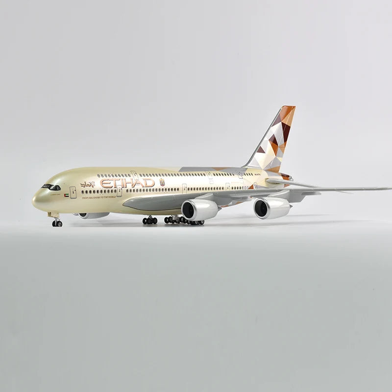 High Quality And Super Exquisite 1:160 Resin Aviation Airplane Model A380 Airbus With LED Lights And Gift Box Desktop Decoration