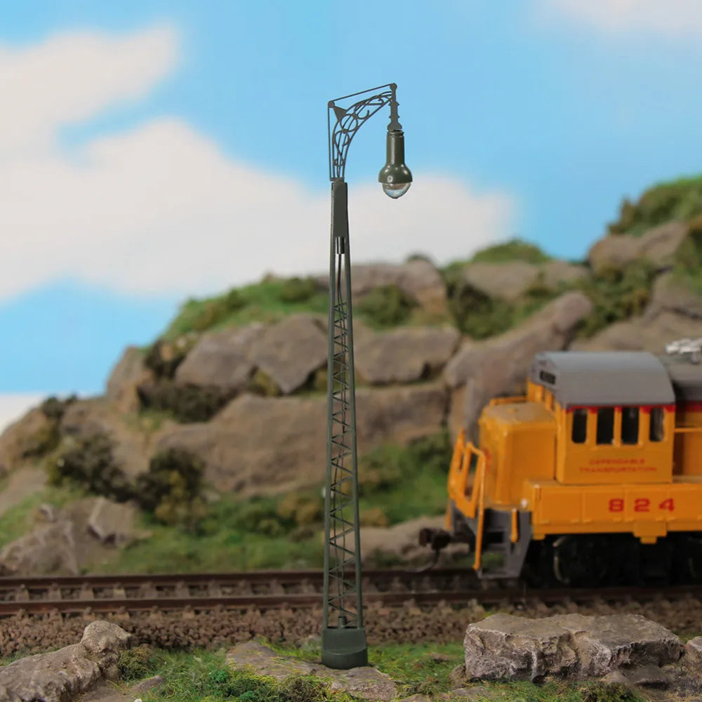 Evemodel 3pcs HO Scale Lamp Post 12cm 1:87 Street Lights Model Railway Train LEDs LQS65HO