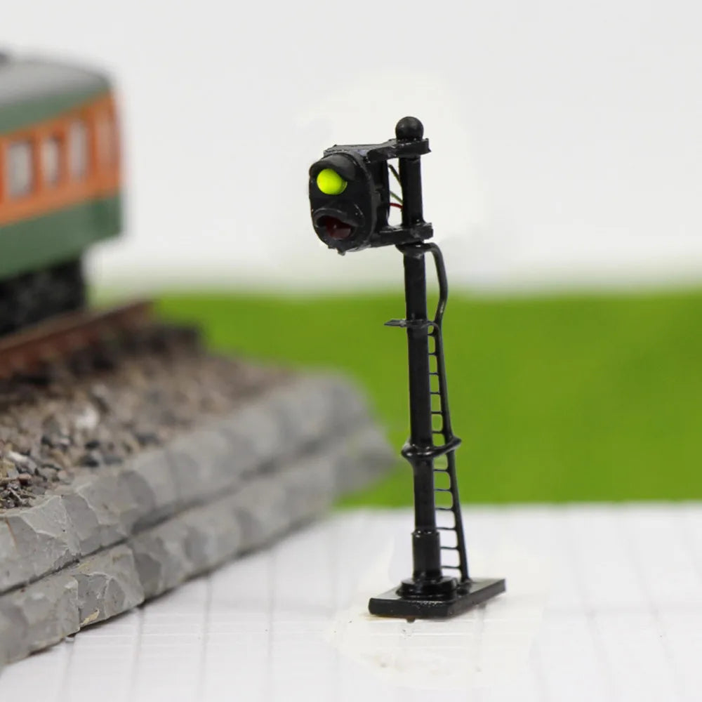 3pcs Model Railway N Scale 1:160 Green Over Red Block Signal 3.5cm Traffic Light Black Post with Ladder JTD1508GR