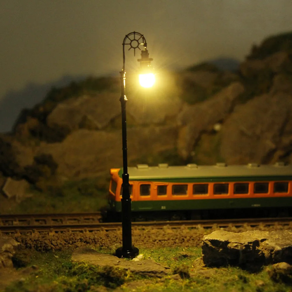 Evemodel 10pcs HO Scale Lamp Post Single Head 85mm 1:87 Street Lights Model Railway Train LEDs Miniature Warm White LQS69HO