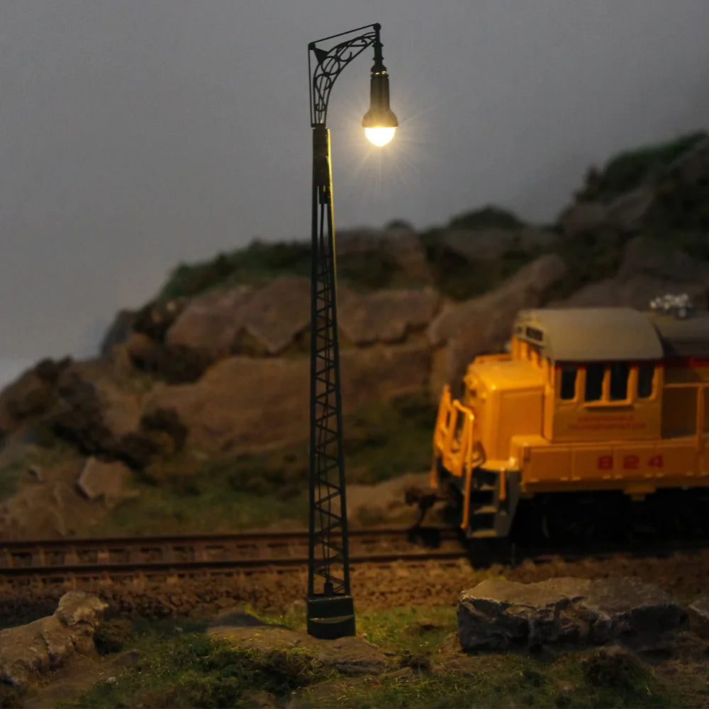 Evemodel 3pcs HO Scale Lamp Post 12cm 1:87 Street Lights Model Railway Train LEDs LQS65HO