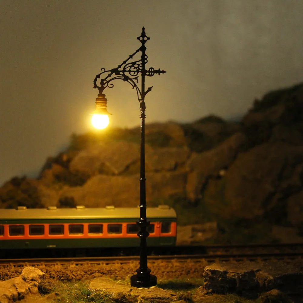 Evemodel 5pcs HO Scale 1:87 Lamp Post Single Head 11cm Warm White LED Street Lights LQS70HO