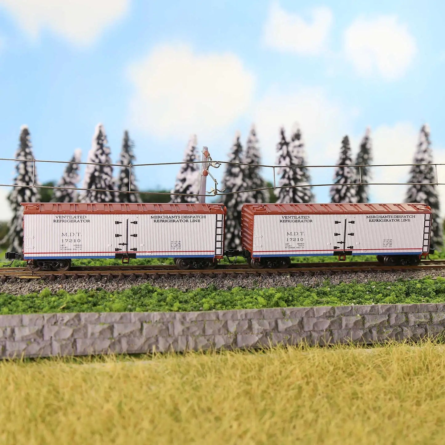 Evemodel Model Railway N Scale 1:160 40' Woodside Reefer 40ft Boxcar Rolling Stock Freight Car C15016