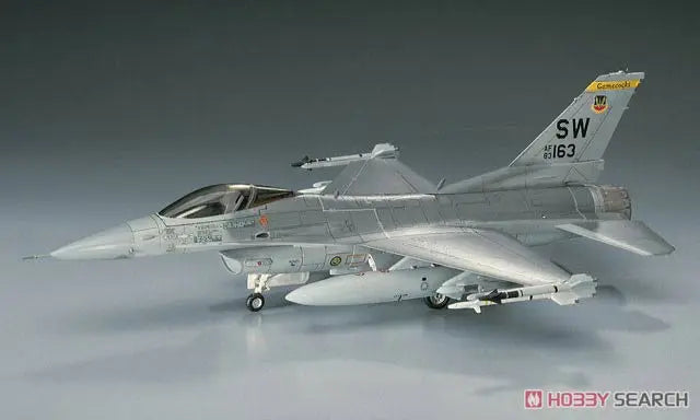 Hasegawa 00232 Plastic Model Airplane 1/72 Scale F-16C Fighting Falcon US Tactical Fighter for Model Hobby Collection DIY Toys