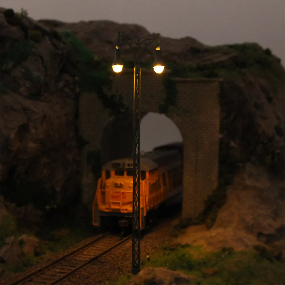 Evemodel 3pcs Model HO Scale 1:87 Track Lights Lattice Mast Lamp Two-heads Railway Layout LQS58HO