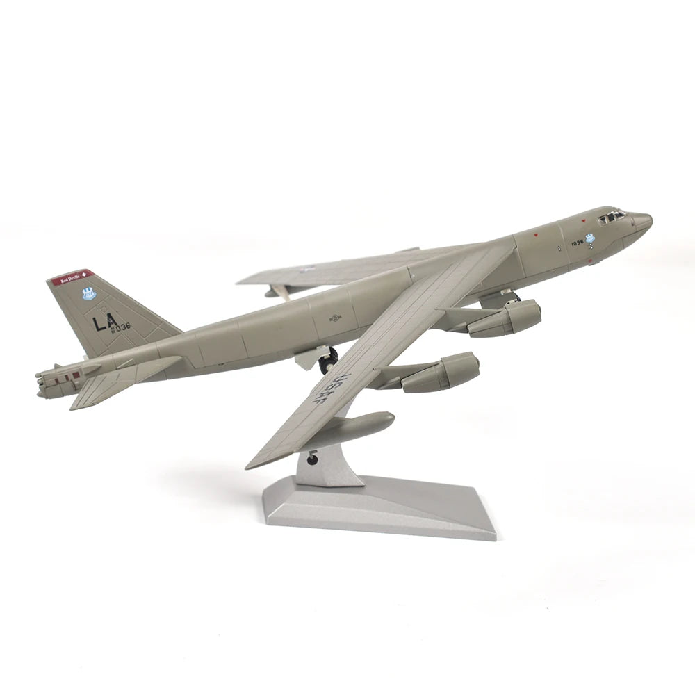 USA B52 Fighter Diecast Metal 1/200 Scale Military Missile bomber B-52 Model