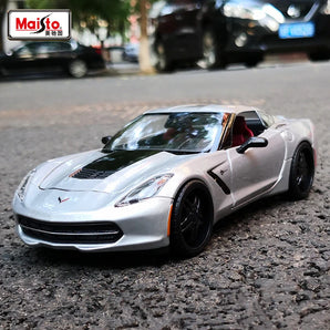 Maisto 1:24 Scale 2014 Chevrolet Corvette Stingray Diecast Model Car | Alloy Sports Car for Kids | Toy Racing Car | Simulation Gift for Children