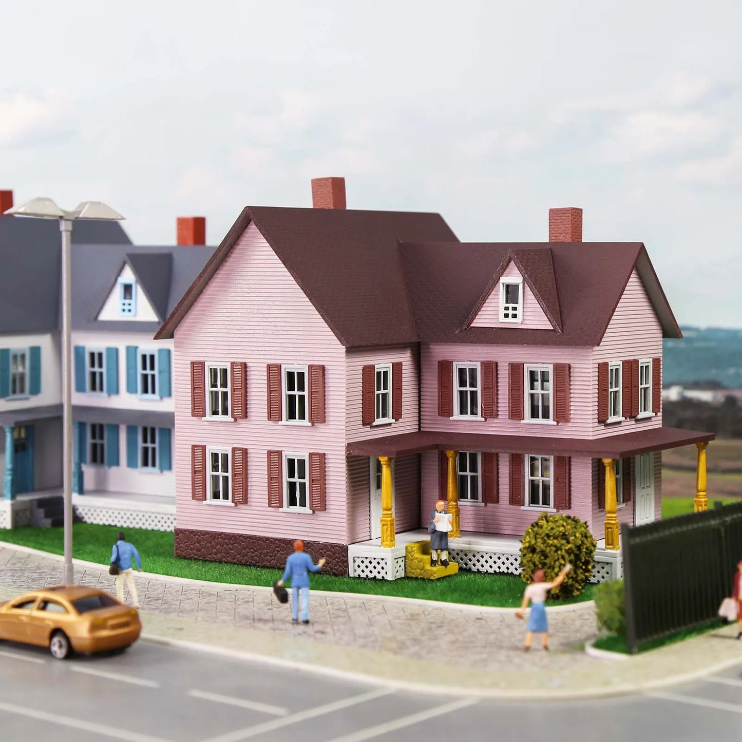 Evemodel HO Scale Model Village House Two-story Pink Building with Porch for Model Trains JZ8710P