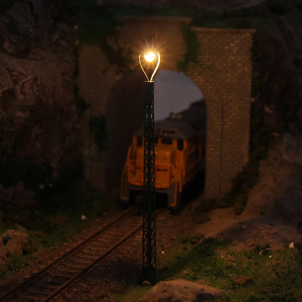 Evemodel 3pcs Model Railway HO TT Scale 1:87 Lattice Mast Lamp Track Light 11cm LQS45