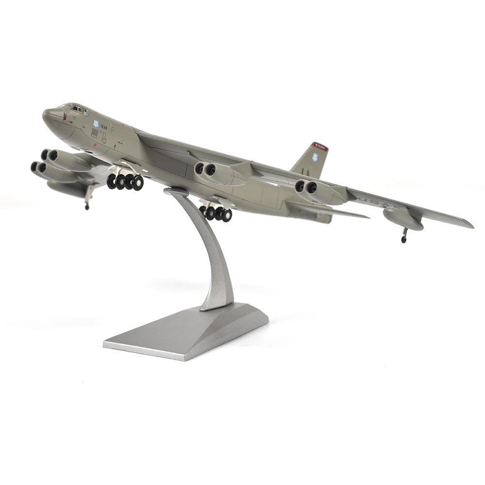 USA B52 Fighter Diecast Metal 1/200 Scale Military Missile bomber B-52 Model