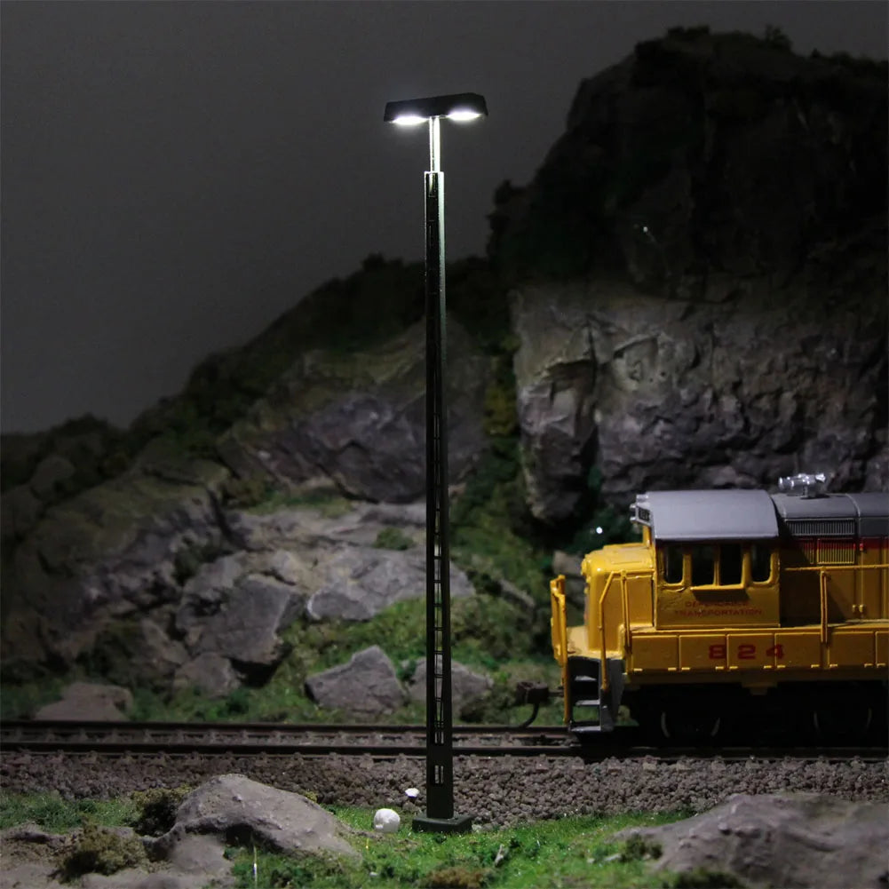 Evemodel LQS54HO 3pcs Model Railway Lattice Mast HO Scale 1:87 Lamp Track Light Two-LEDs 12cm Bright White