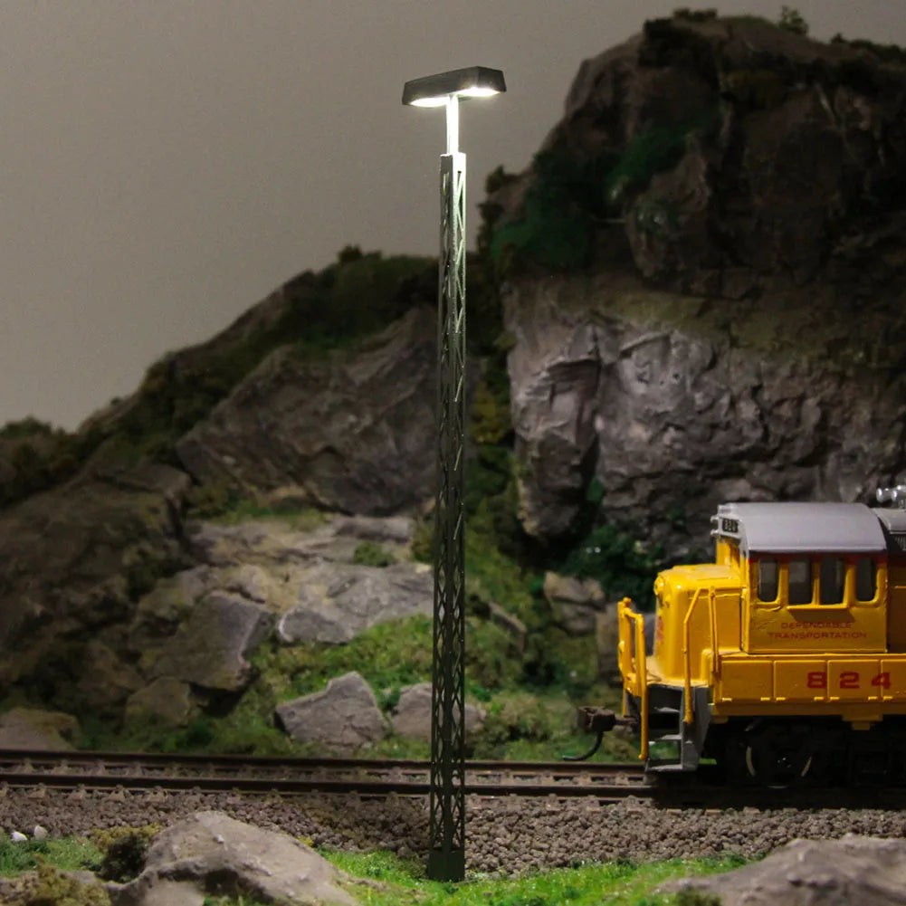 Evemodel 3pcs Model Railway HO Scale 1:87 Lights Lattice Mast Lamp Track Two-LEDs 13.5cm LQS56HO