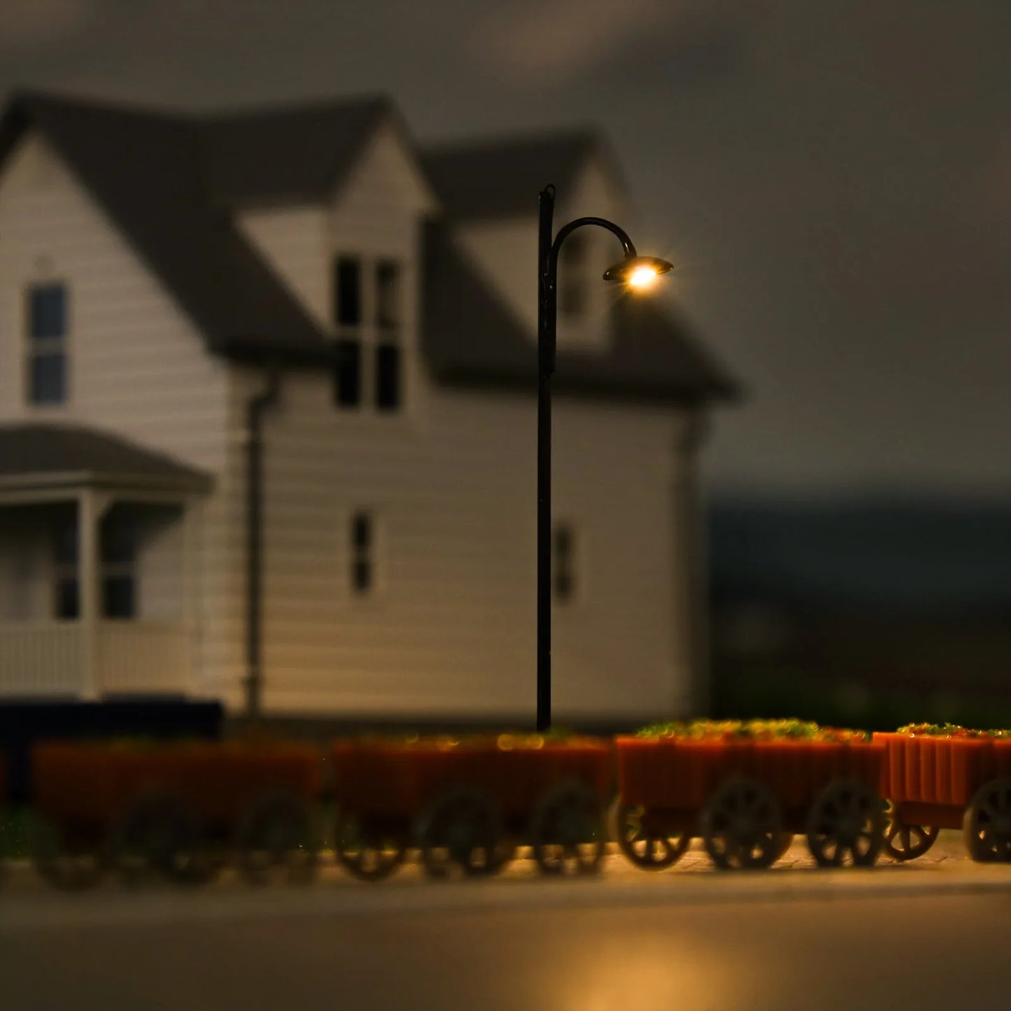 Evemodel L604 10pcs Model Railway HO OO Scale Street Lights 75mm Warm White LED Lamps